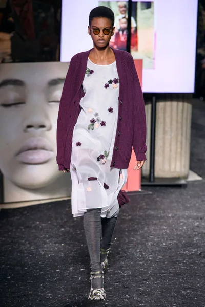 Look 11